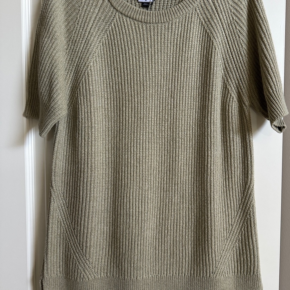 Cabi ribbed Prime Knit Short Sleeve Sweater. Light weight, perfect for layering